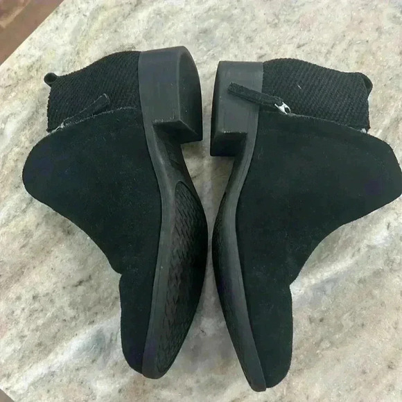 Toms: Solid Black Suede Deia Ankle Stacked Leather Heeled Booties Size 7 - Picture 7 of 10